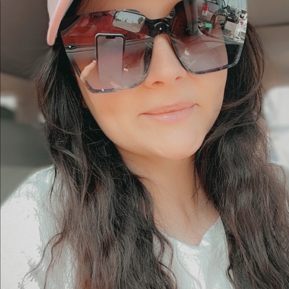 Meet your Posher, Vanessa - Picture 2 of 3